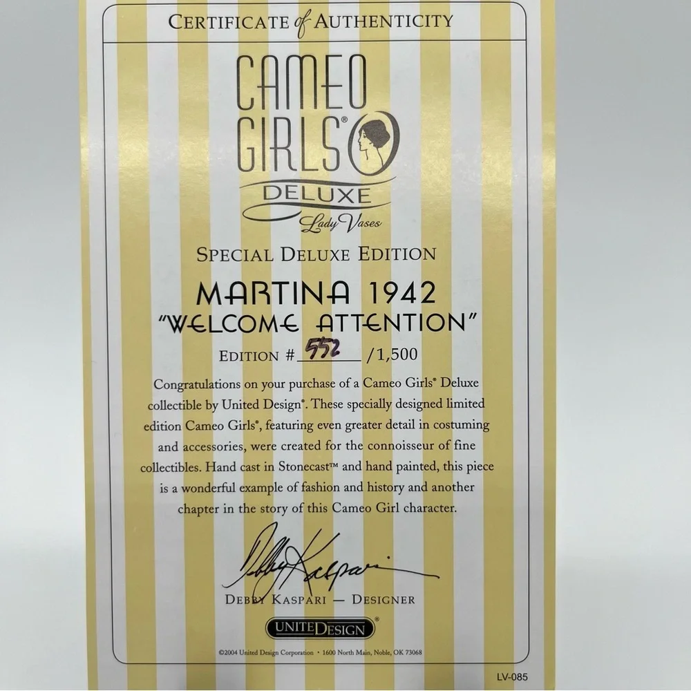 Cameo Girls Deluxe Lady Vase Martina 1942 Welcome Attention Military Home Decor - Picture 6 of 6